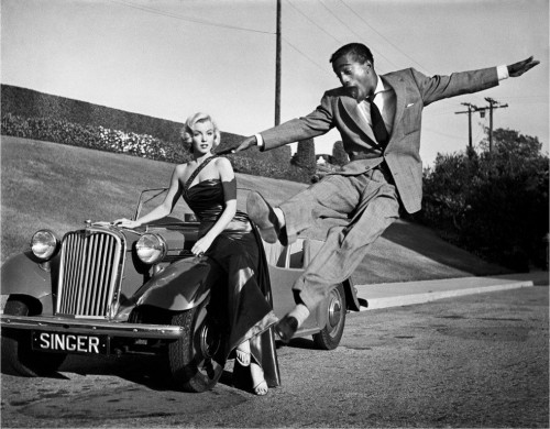 Frank Worth | Sammy Davis Jr leaps for Marilyn | Photograph available for sale on www.kunzt.gallery Frank Worth | Sammy Davis Jr leaps for Marilyn | Photograph available for sale on www.kunzt.gallery